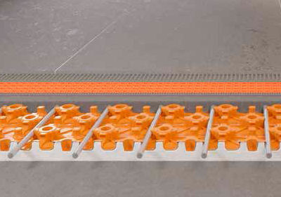 Placa de nódulos de polietileno recubierta con lámina de polietileno, con aislamiento térmico y acústico a ruido de impacto de 30 mm de espesor, para caños de 14 y 16 mm de diámetro